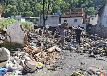 ‘No momento que gritou a fumaça, o fogo já se abriu’, diz morador que presenciou incêndio em Angra dos Reis