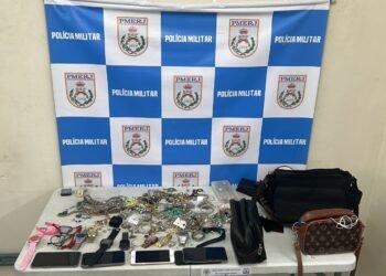 Quatro estrangeiros são presos após furtarem casa e levarem joias, celulares e dinheiro em Volta Redonda