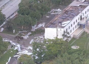 Temporal de quinta-feira destelhou imóveis, derrubou 30 árvores e deixou bairros sem luz; sexta pode ter mais chuva forte