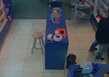 Vídeo mostra assalto a loja de eletrônicos em Saquarema