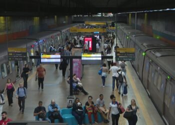 Metrô tem intervalos irregulares no Rio na tarde desta segunda