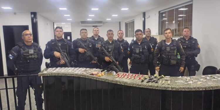 Suspeitos fogem e deixam armas e drogas para trás em ação da PM no Conjunto Minha Casa Minha Vida, em Itaperuna