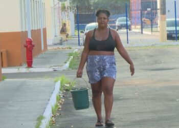 Após 13 anos, condomínio com mais de 100 casas é entregue sem água e luz em Queimados