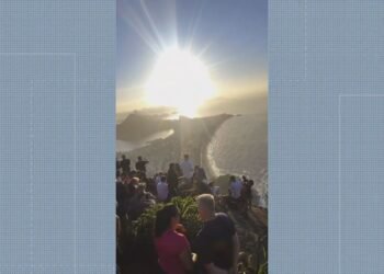 ‘Tivemos que sentar no chão ao ouvir os tiros’, diz turista português ilhada no Morro Dois Irmãos durante operação no Vidigal