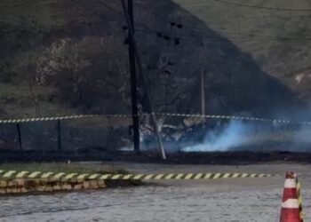 Via Dutra tem novo foco de incêndio quase 3h após explosão de carreta em Barra Mansa