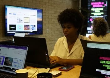 Escola de arte e tecnologia abre no Centro do Rio com cursos gratuitos focados em IA