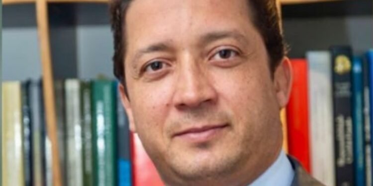 Couto exonera procurador-geral do RJ e vai nomear de volta o antecessor, Bruno Dubeux