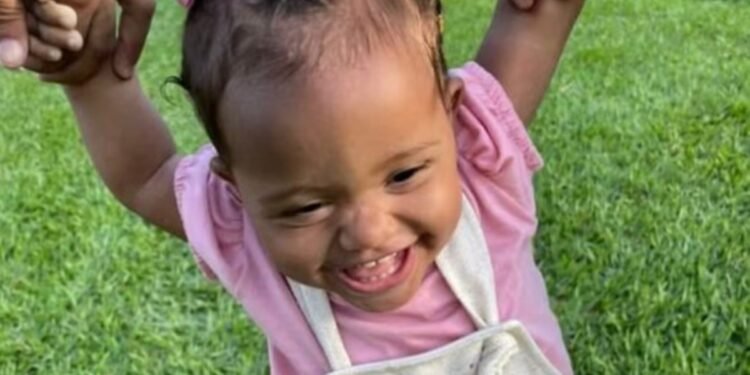 Mãe procurava emprego quando soube que bebê morto ‘passava mal’ Mãe procurava emprego quando soube que bebê morto ‘passava mal’