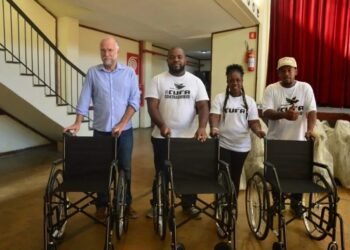 Lacres de latinhas viram cadeiras de rodas para doação em Petrópolis