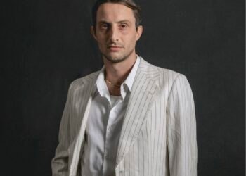 Ator criado em Búzios divide rotina entre cinema e projetos no teatro