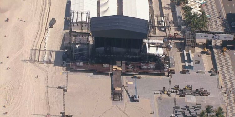 Palco de Shakira em Copacabana tem passarela de 25 metros montada em direção ao público