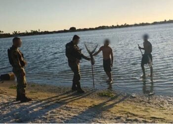Fiscalização apreende redes de pesca irregulares na Lagoa de Araruama