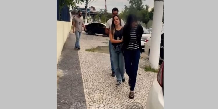 Suspeita de envolvimento na morte de PM é presa em Saquarema