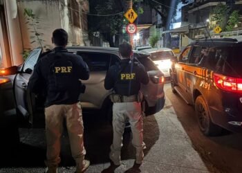 Dupla é presa na BR-101 a caminho de assalto planejado à casa de câmbio em Cabo Frio