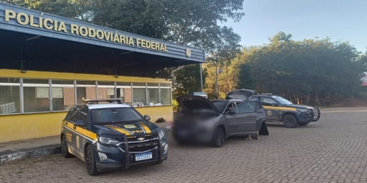 Médico é Preso com Grande Quantidade de Medicamentos e Eletrônicos Ilegais na BR-365 em Minas Gerais Médico é Preso com Grande Quantidade de Medicamentos e Eletrônicos Ilegais na BR-365 em Minas Gerais