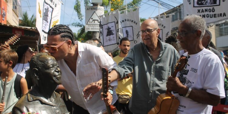 Dia do choro: ‘bandão’ no pátio da universidade, trem e eventos revitalizam o gênero no Rio