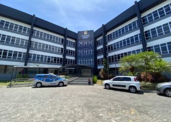 Policial fica ferido e dois suspeitos são mortos em troca de tiros em Salvador