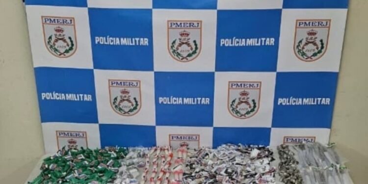 Jovem é preso com drogas em Volta Redonda