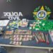 Dois jovens são presos e três adolescentes apreendidos por tráfico de drogas, em Angra dos Reis