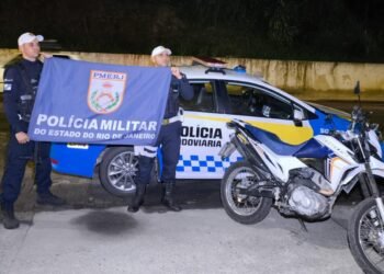 Homem é preso em Mendes com moto roubada na delegacia de São Pedro da Aldeia