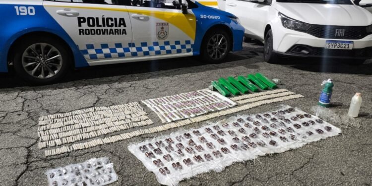 Casal é preso com grande quantidade de drogas na RJ-145, em Piraí