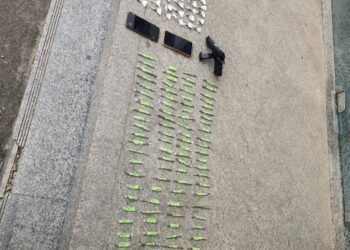 Dupla é presa com drogas e R$ 1,8 mil em Miguel Pereira