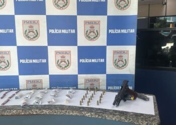 Jovem é preso com armas e drogas em Barra Mansa
