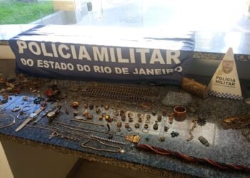 Dupla é presa com bolsas de joias roubadas na RJ-162, em Casimiro