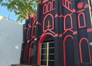 Veja FOTOS de igreja luciferiana que atrai olhares no RJ