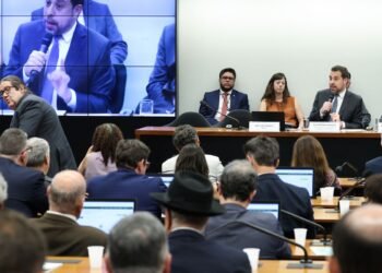 Fim da Escala 6×1: Boulos Rejeita Compensação a Empresas e Debate ‘Bolsa Patrão’
