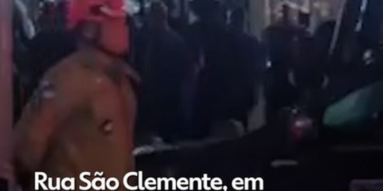 Rua São Clemente, em Botafogo, é interditada em ocorrência policial Rua São Clemente, em Botafogo, é interditada em ocorrência policial