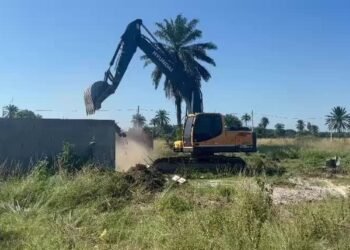 Operação contra milícia de Zinho em Itaguaí tem 3 presos e demolição de construções irregulares