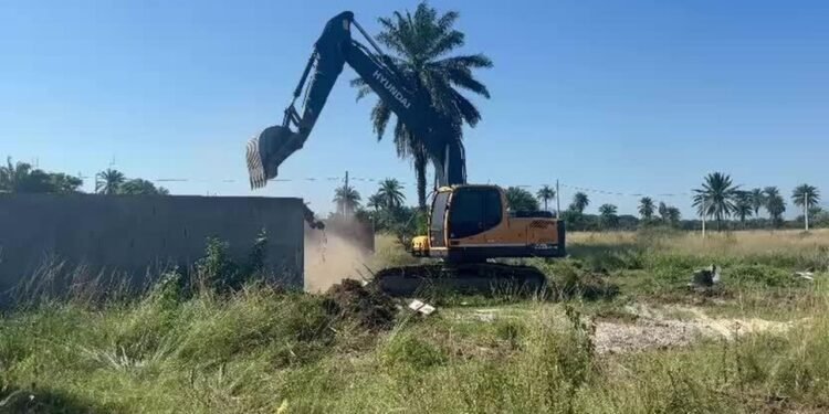 Operação contra milícia de Zinho em Itaguaí tem 3 presos e demolição de construções irregulares Operação contra milícia de Zinho em Itaguaí tem 3 presos e demolição de construções irregulares