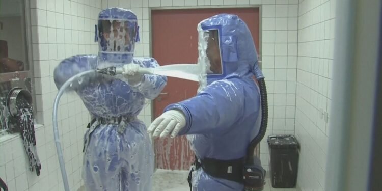 Saúde do RJ e Fiocruz atendem paciente belga que veio de Uganda com sintomas virais e investigam possibilidade de ebola
