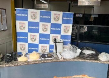 PM apreende 3 kg de cocaína e carregadores de fuzil em Barra Mansa