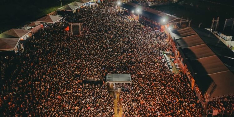Funn Arena Brasil reúne cerca de 20 mil pessoas na segunda noite em Itaperuna Funn Arena Brasil reúne cerca de 20 mil pessoas na segunda noite em Itaperuna