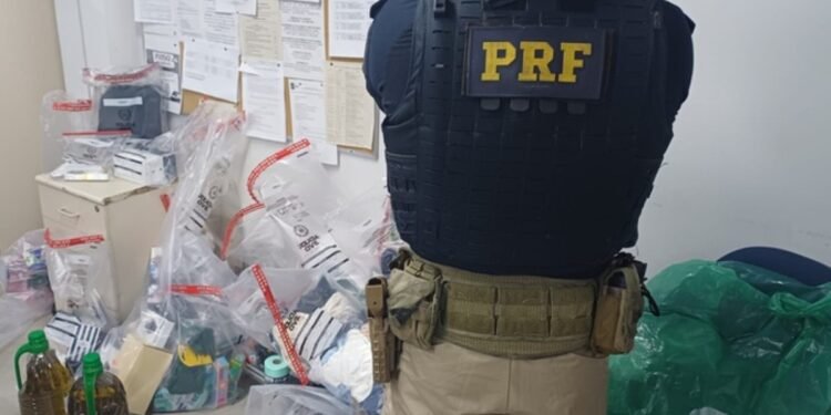 Mercadorias estrangeiras e medicamentos são apreendidos na Via Dutra, em Barra Mansa
