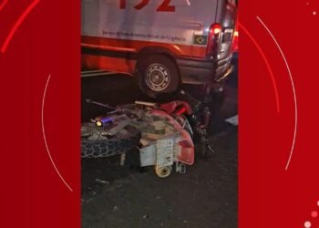 Acidente entre carro e motocicleta deixa uma pessoa ferida na BR-324