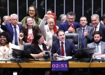 Câmara dos Deputados Aprova Fim da Escala 6×1, Reduzindo Jornada para 40 Horas Semanais