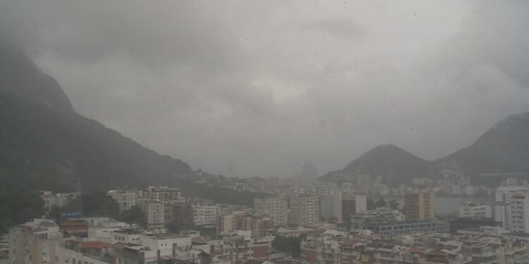Rio tem tarde mais fria do ano, e disco deve ser batido na madrugada Rio tem tarde mais fria do ano, e disco deve ser batido na madrugada