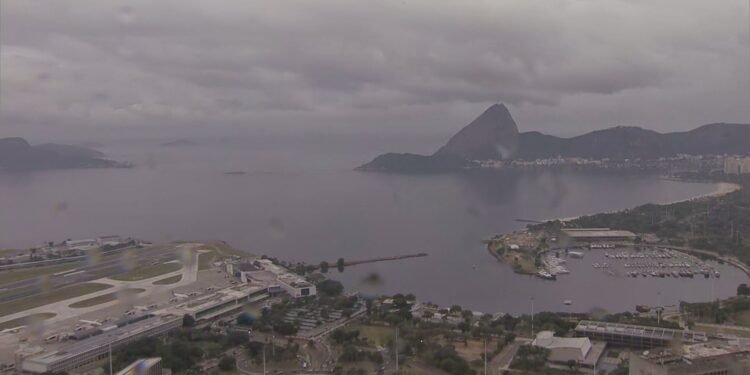 Frente fria chega ao Rio e traz chuva e queda de temperatura ao longo da semana Frente fria chega ao Rio e traz chuva e queda de temperatura ao longo da semana