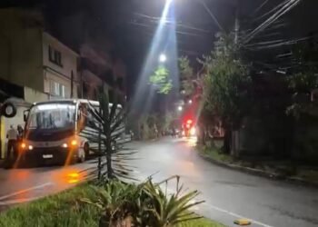 Homem cai na pista e morre atropelado por ônibus em Petrópolis