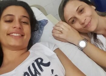 Superação e Amor: Mãe de MG Salva Filha com Doação de Rim Após Aprender Diálise Domiciliar