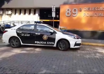 Homem é preso após agredir companheira em Resende