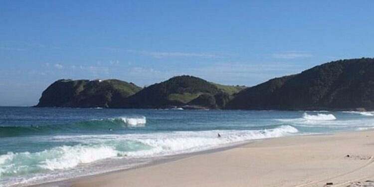 Homem morre afogado durante prática de bodyboard na praia de Saquarema Homem morre afogado durante prática de bodyboard na praia de Saquarema