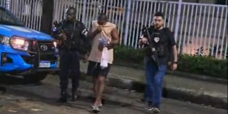 Policial militar é preso por suspeita de matar homem na Zona Oeste do Rio Policial militar é preso por suspeita de matar homem na Zona Oeste do Rio