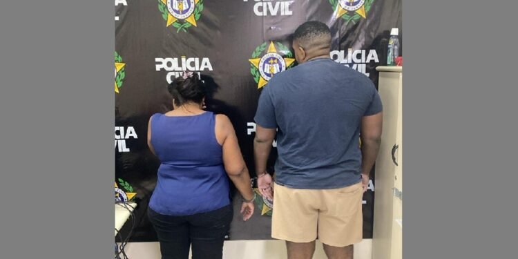 Polícia Civil prende mãe e filho suspeitos de aplicar golpes imobiliários em Cabo Frio Polícia Civil prende mãe e filho suspeitos de aplicar golpes imobiliários em Cabo Frio