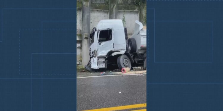 Motorista morre e duas pessoas ficaram feridas em acidente na Rio-Santos