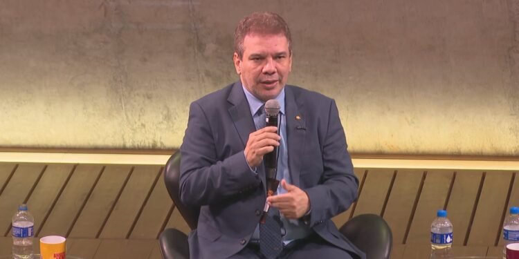 Ministro da Justiça lança programa de R$ 11 bi contra o crime organizado e diz que RJ será prioridade