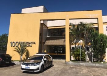 Jovem é baleado em frente de casa em Quatis